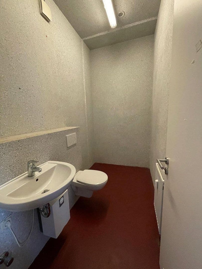Prenájom nebytového priestoru 544 m², Knappenstraße 80, Oberhausen, Severné Porýnie - Westfálsko Prenájom nebytového priestoru 544 m², Knappenstraße 80, Oberhausen, Severné Porýnie - Westfálsko