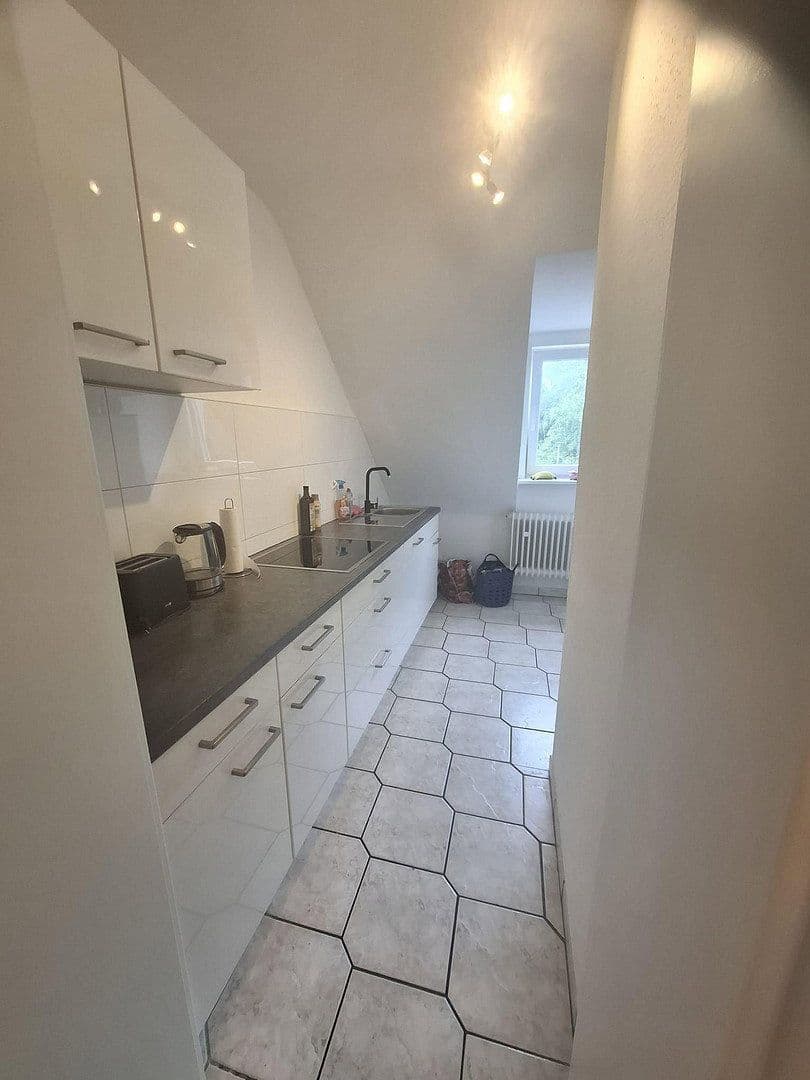 Prenájom bytu 3-izbový 60 m², Schloßstr. 317, Essen, Severné Porýnie - Westfálsko Prenájom bytu 3-izbový 60 m², Schloßstr. 317, Essen, Severné Porýnie - Westfálsko