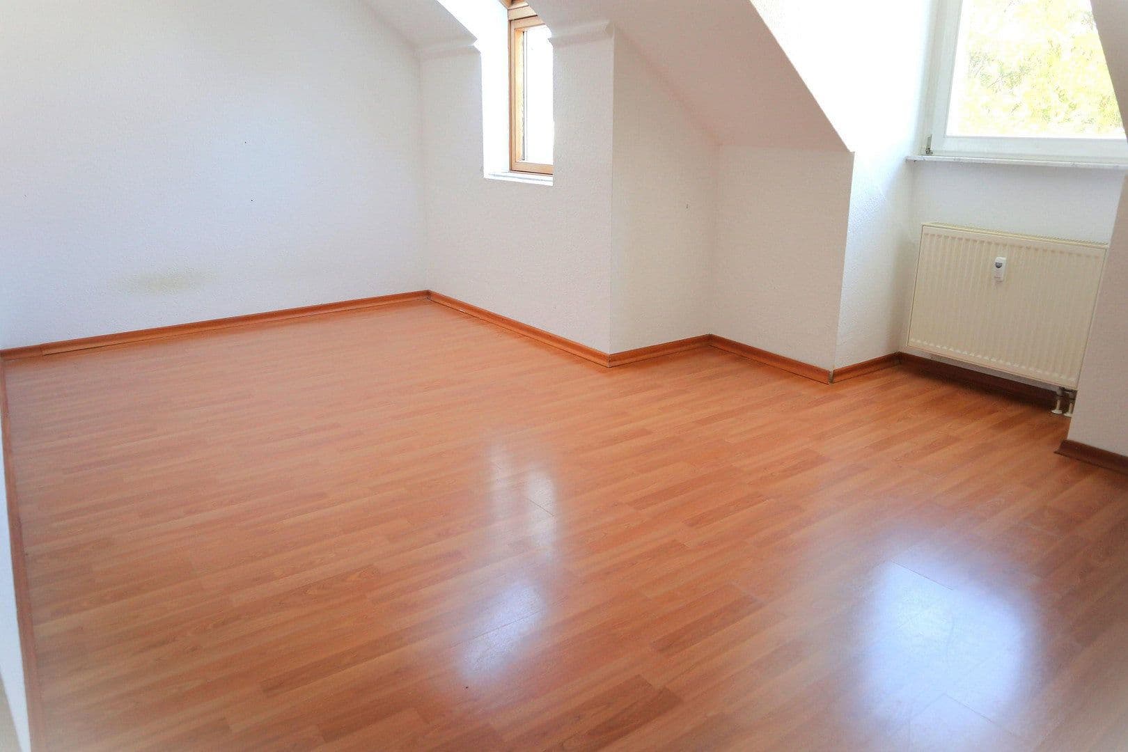 Prenájom bytu 4-izbový 98 m², Mainz, Porýnie-Falcko Prenájom bytu 4-izbový 98 m², Mainz, Porýnie-Falcko