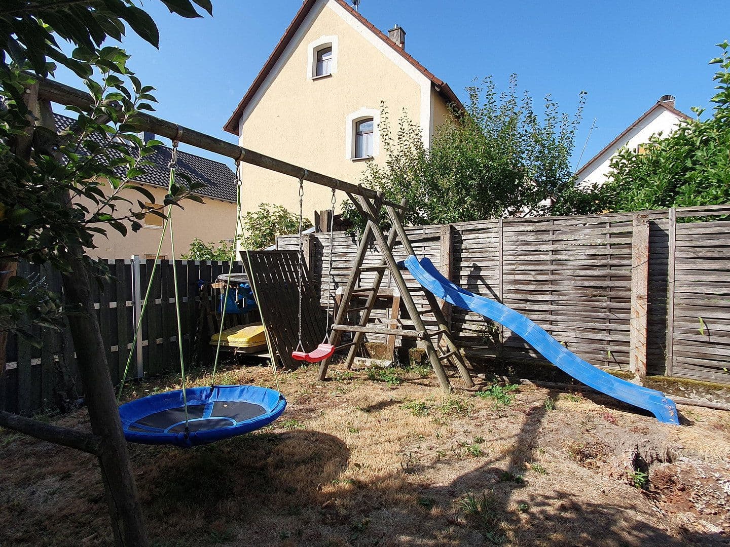 Predaj domu 120 m², pozemok 793 m², Buseck, Hesensko Predaj domu 120 m², pozemok 793 m², Buseck, Hesensko