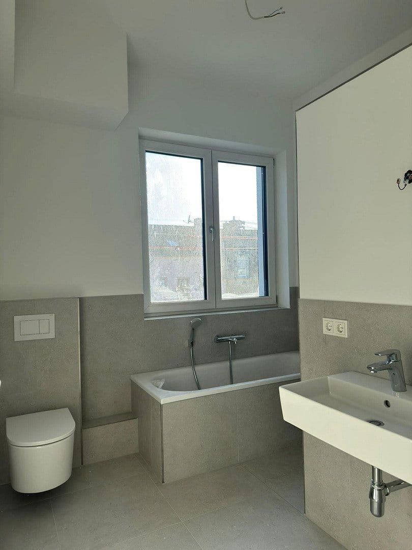 Prenájom bytu 3-izbový 89 m², Frankfurt am Main, Hesensko Prenájom bytu 3-izbový 89 m², Frankfurt am Main, Hesensko