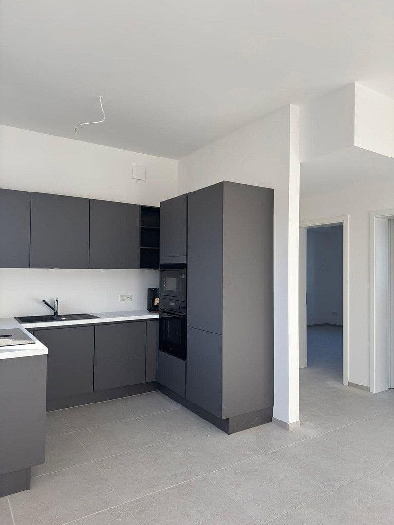Prenájom bytu 3-izbový 89 m², Frankfurt am Main, Hesensko Prenájom bytu 3-izbový 89 m², Frankfurt am Main, Hesensko
