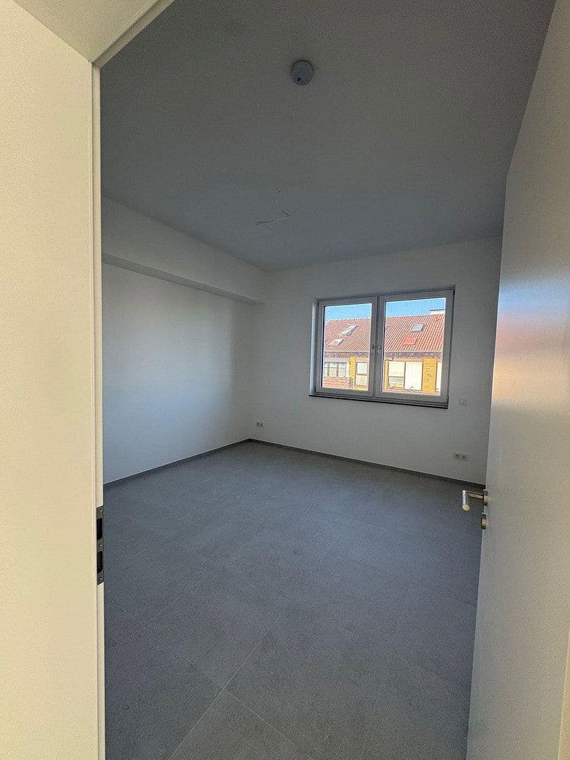 Prenájom bytu 3-izbový 89 m², Frankfurt am Main, Hesensko Prenájom bytu 3-izbový 89 m², Frankfurt am Main, Hesensko