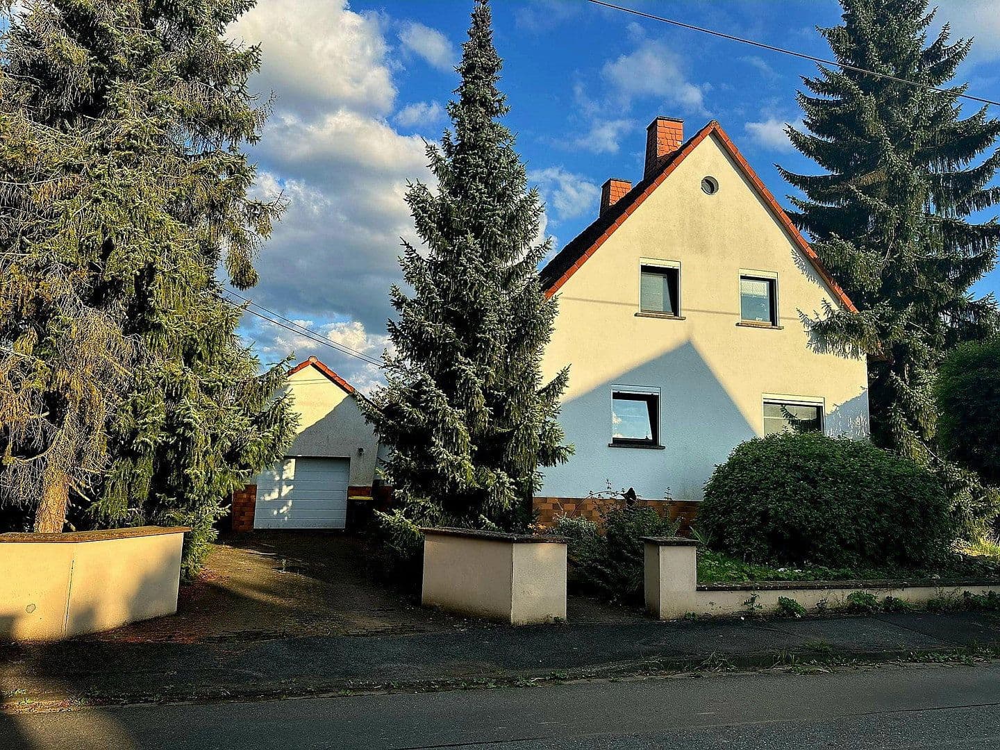 Predaj domu 244 m², pozemok 816 m², Allee 18, Neustadt bei Coburg, Bavorsko Predaj domu 244 m², pozemok 816 m², Allee 18, Neustadt bei Coburg, Bavorsko