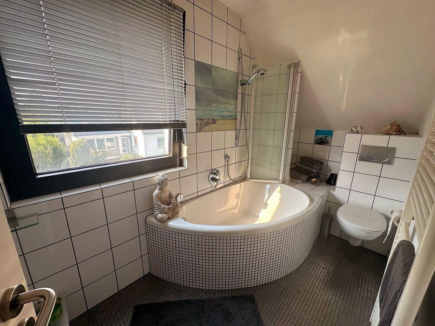 Predaj domu 244 m², pozemok 816 m², Allee 18, Neustadt bei Coburg, Bavorsko Predaj domu 244 m², pozemok 816 m², Allee 18, Neustadt bei Coburg, Bavorsko