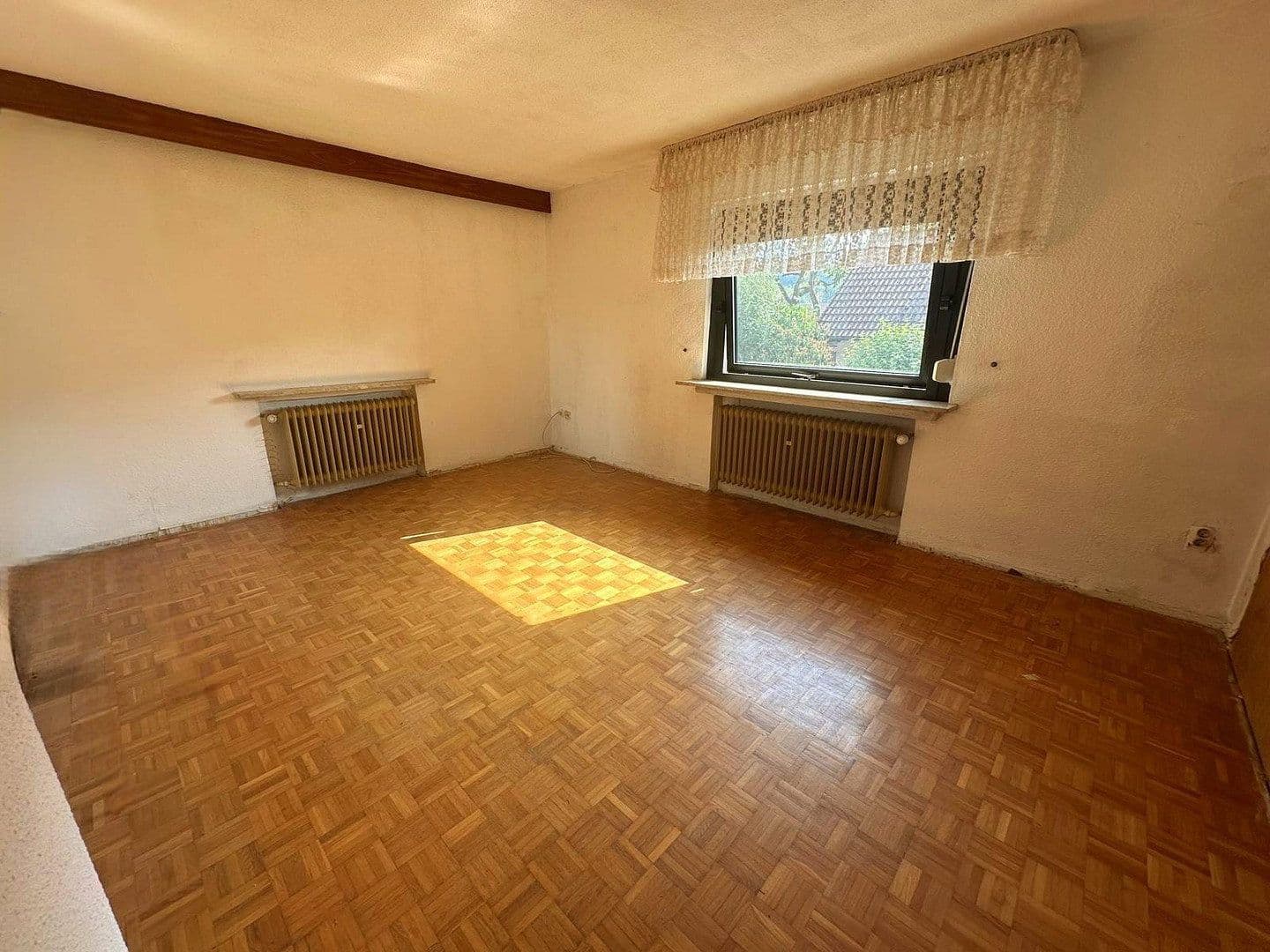 Predaj domu 244 m², pozemok 816 m², Allee 18, Neustadt bei Coburg, Bavorsko Predaj domu 244 m², pozemok 816 m², Allee 18, Neustadt bei Coburg, Bavorsko