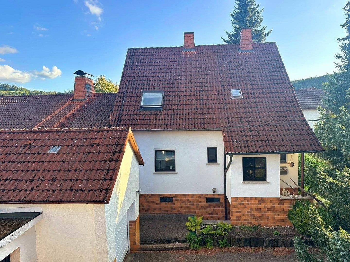 Predaj domu 244 m², pozemok 816 m², Allee 18, Neustadt bei Coburg, Bavorsko Predaj domu 244 m², pozemok 816 m², Allee 18, Neustadt bei Coburg, Bavorsko
