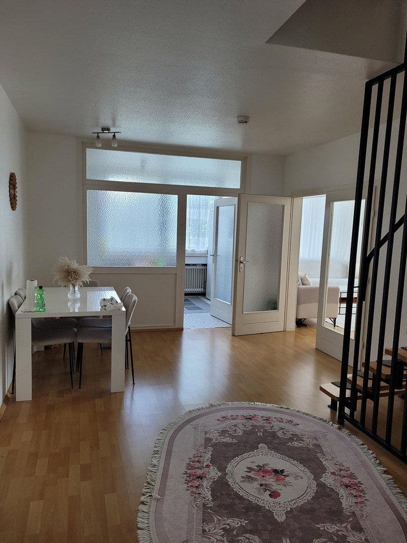 Prenájom bytu 4-izbový 121 m², Hauptstraße 44, Buxtehude, Dolné Sasko Prenájom bytu 4-izbový 121 m², Hauptstraße 44, Buxtehude, Dolné Sasko