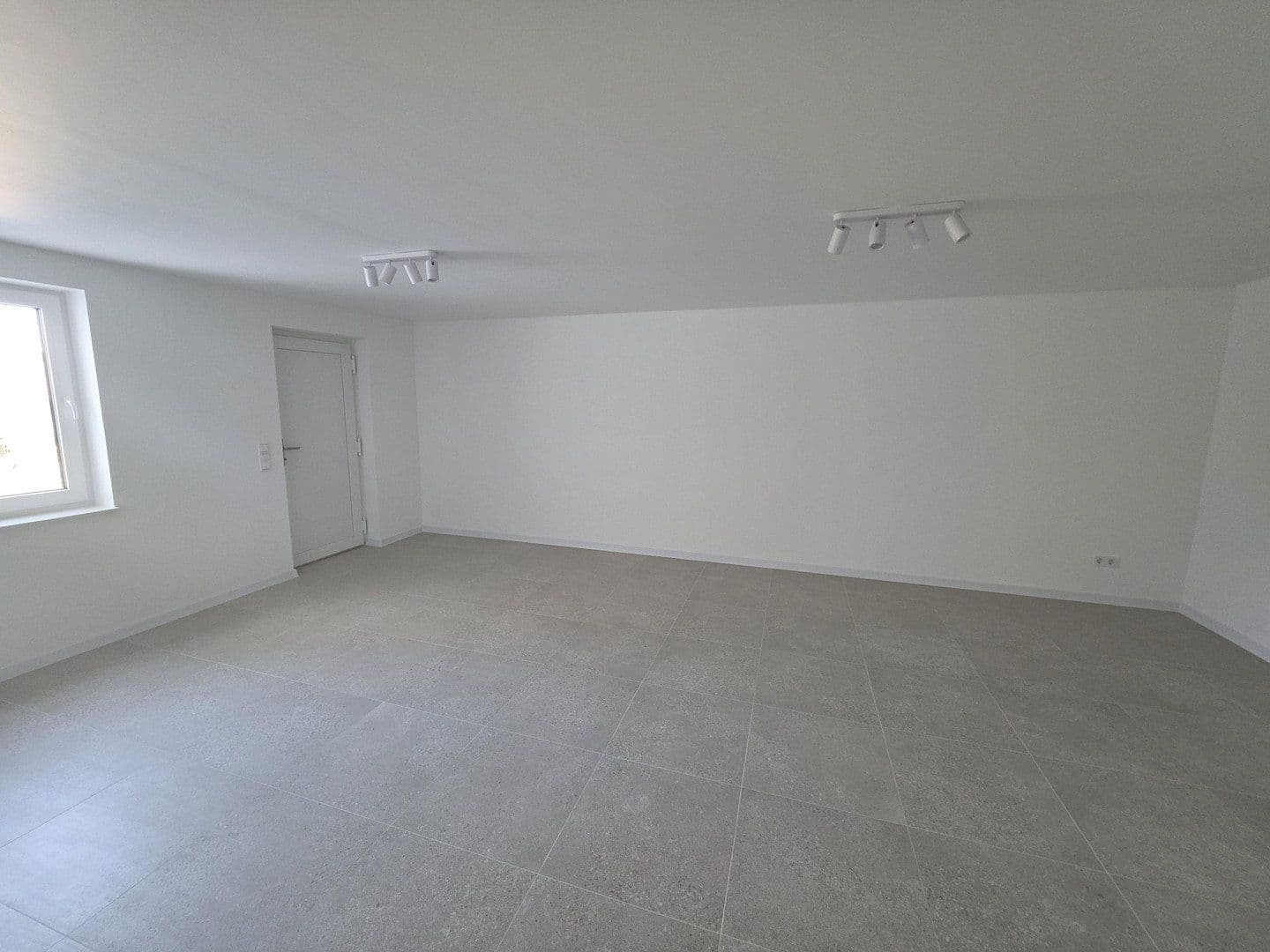 Predaj domu 203 m², pozemok 876 m², Göllheim, Porýnie-Falcko Predaj domu 203 m², pozemok 876 m², Göllheim, Porýnie-Falcko