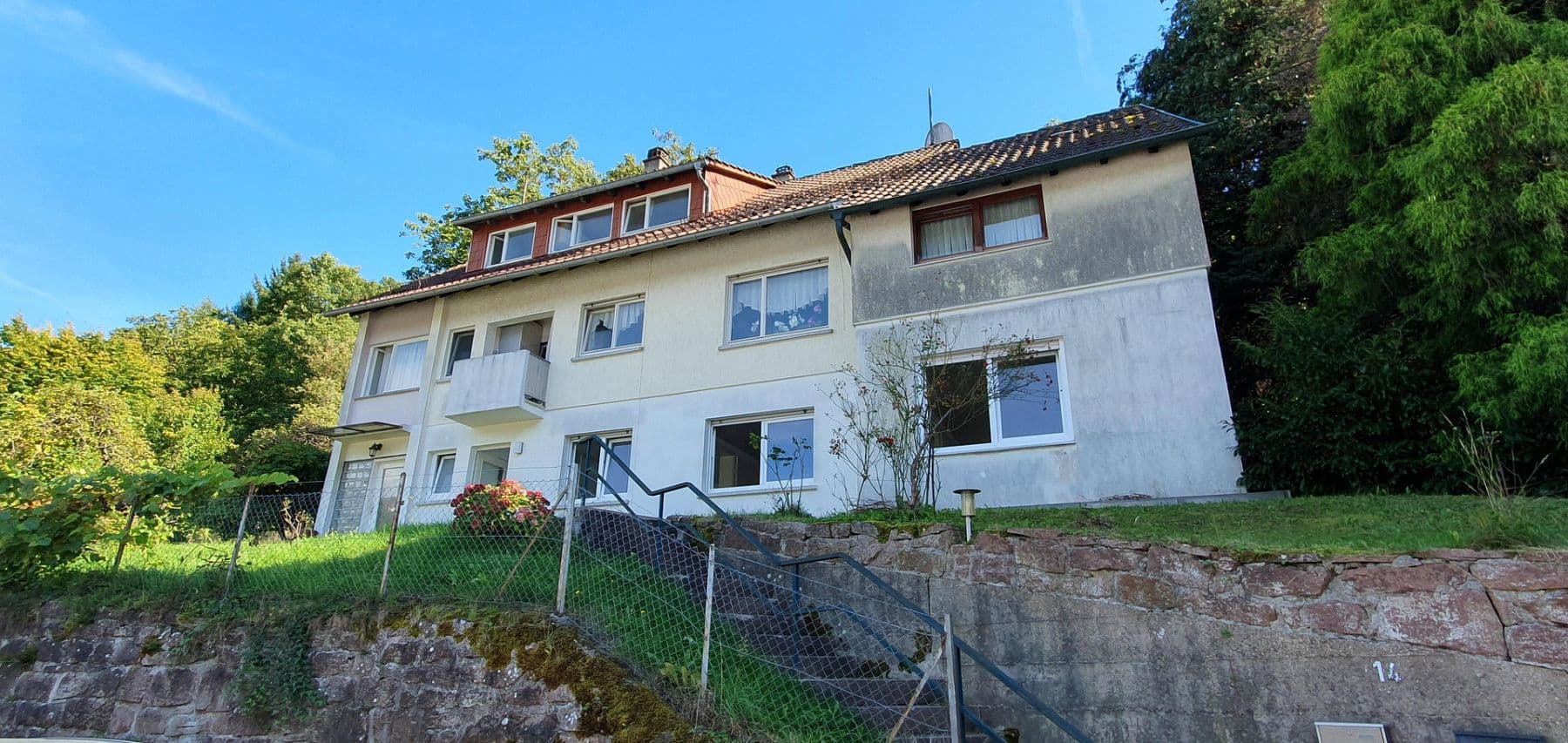 Predaj domu 260 m², pozemok 1.183 m², Häglesweg 14, Neuenbürg, Bádensko-Wurttembersko Predaj domu 260 m², pozemok 1.183 m², Häglesweg 14, Neuenbürg, Bádensko-Wurttembersko