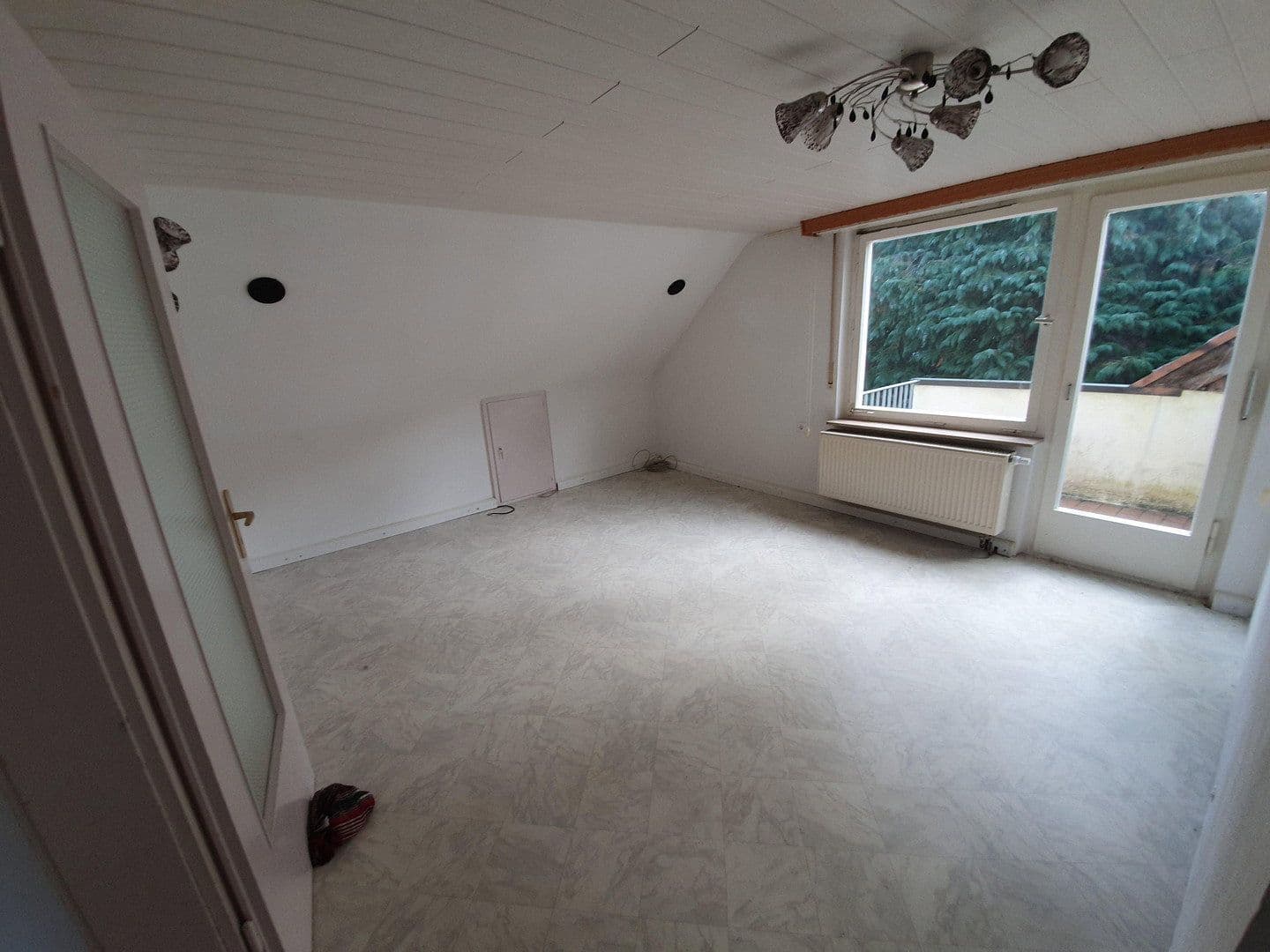 Predaj domu 260 m², pozemok 1.183 m², Häglesweg 14, Neuenbürg, Bádensko-Wurttembersko Predaj domu 260 m², pozemok 1.183 m², Häglesweg 14, Neuenbürg, Bádensko-Wurttembersko