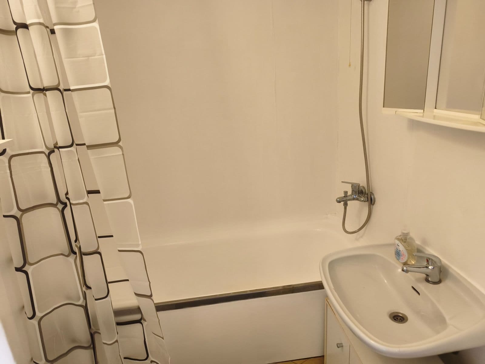 Prenájom bytu 1-izbový 41 m², Tunelářů, Praha, Praha Prenájom bytu 1-izbový 41 m², Tunelářů, Praha, Praha