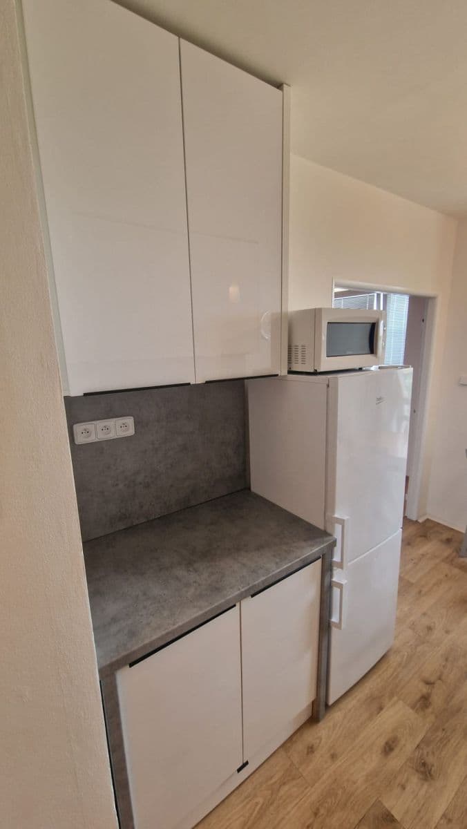 Prenájom bytu 3-izbový 64 m², Zdiměřická, Praha, Praha Prenájom bytu 3-izbový 64 m², Zdiměřická, Praha, Praha