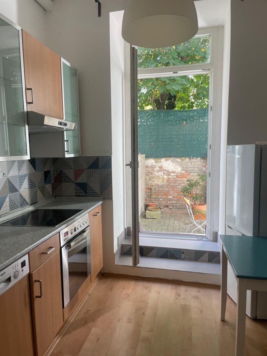 Prenájom bytu 1-izbový 30 m², Kubelíkova, Praha, Praha Prenájom bytu 1-izbový 30 m², Kubelíkova, Praha, Praha