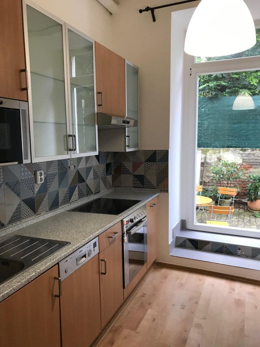 Prenájom bytu 1-izbový 30 m², Kubelíkova, Praha, Praha Prenájom bytu 1-izbový 30 m², Kubelíkova, Praha, Praha