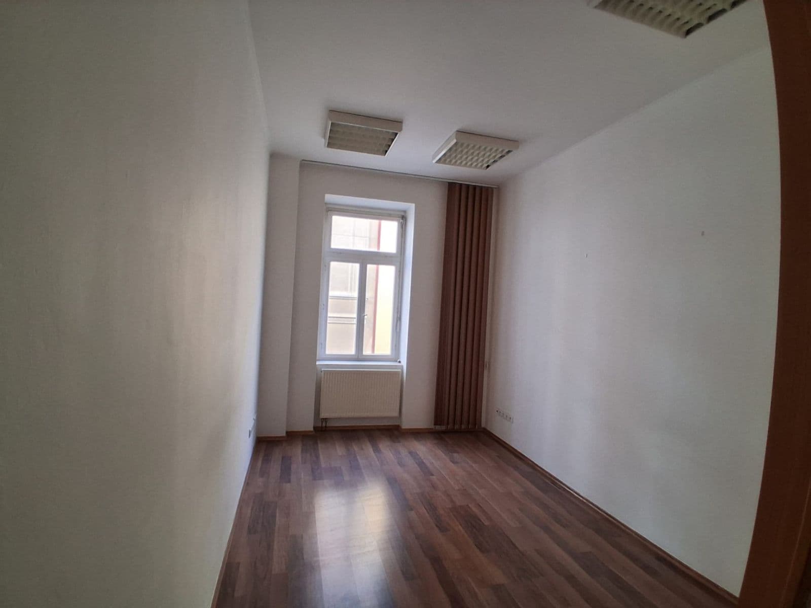 Prenájom kancelárie 100 m², Jeseniova, Praha, Praha Prenájom kancelárie 100 m², Jeseniova, Praha, Praha