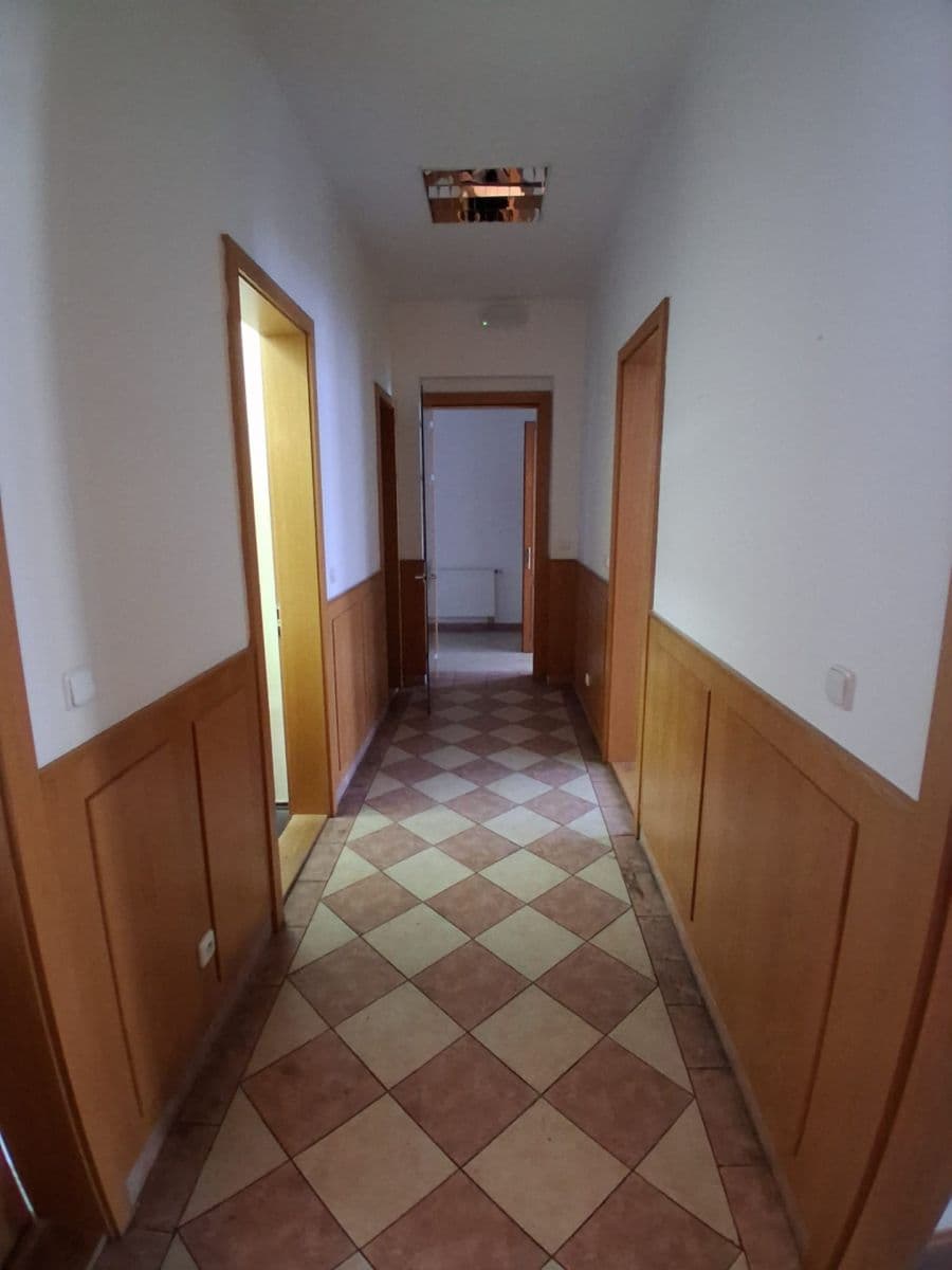 Prenájom kancelárie 100 m², Jeseniova, Praha, Praha Prenájom kancelárie 100 m², Jeseniova, Praha, Praha