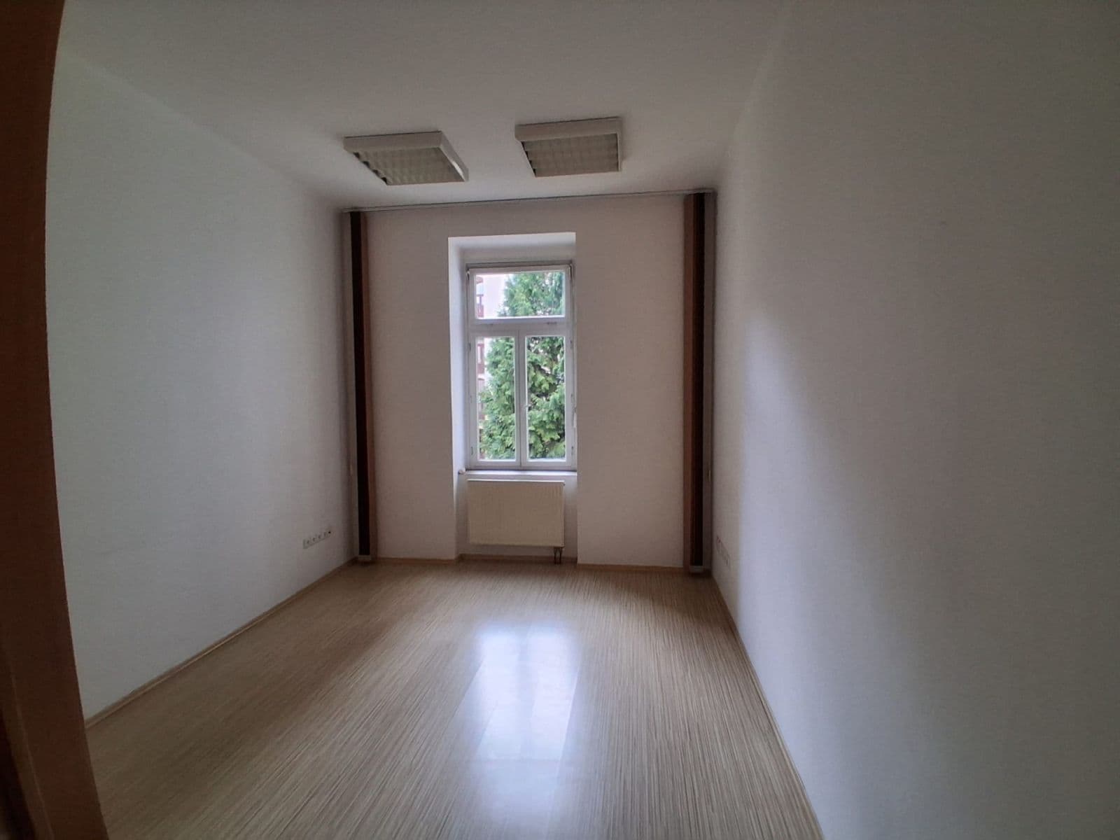 Prenájom kancelárie 100 m², Jeseniova, Praha, Praha Prenájom kancelárie 100 m², Jeseniova, Praha, Praha