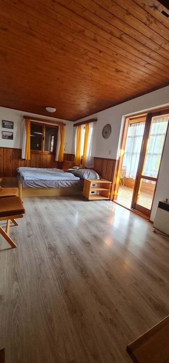 Prenájom rekreačného objektu 42 m², pozemok 415 m², Rabyně, Středočeský kraj Prenájom rekreačného objektu 42 m², pozemok 415 m², Rabyně, Středočeský kraj