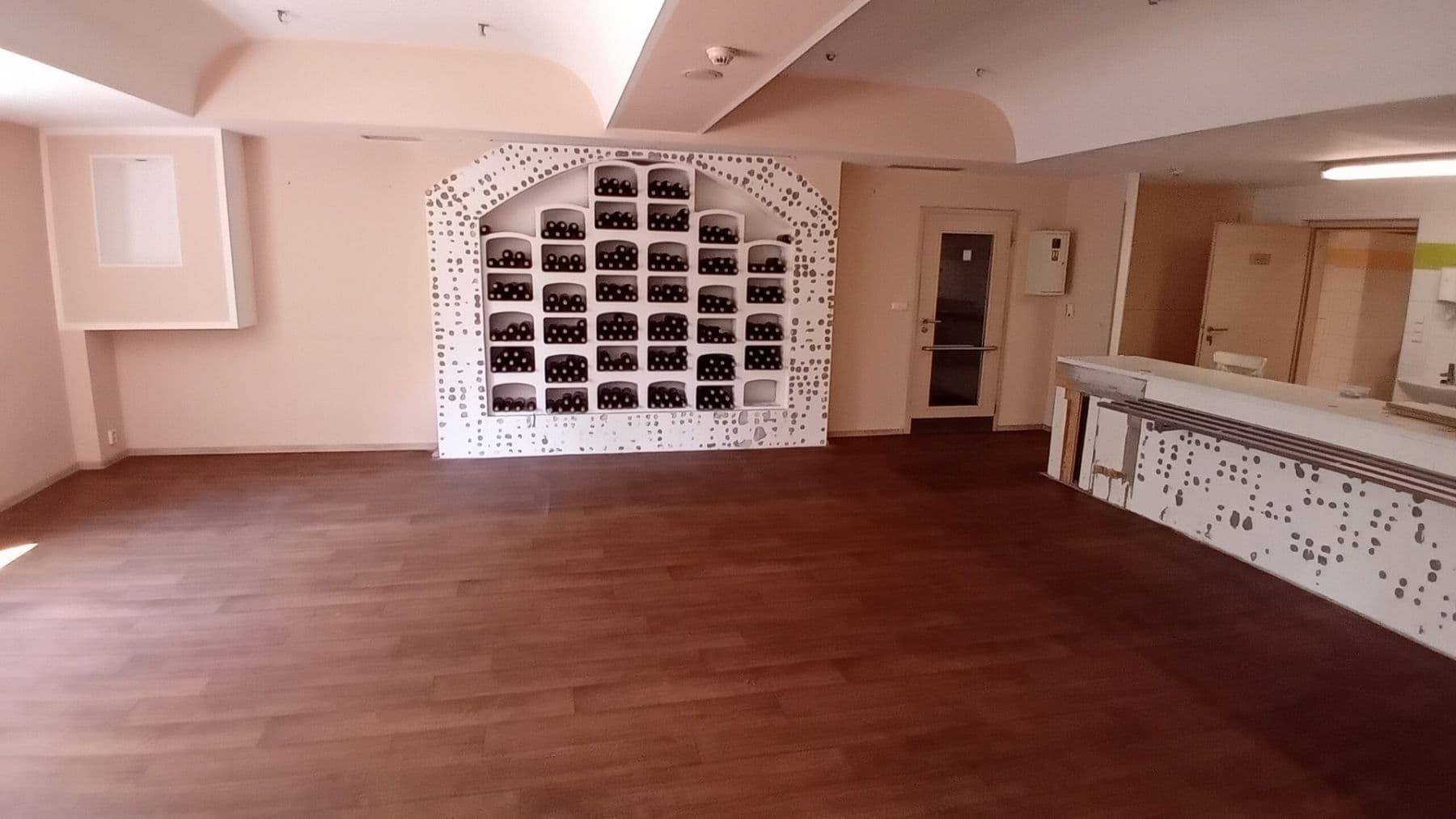 Prenájom nebytového priestoru 617 m², Roháčova, Praha, Praha Prenájom nebytového priestoru 617 m², Roháčova, Praha, Praha