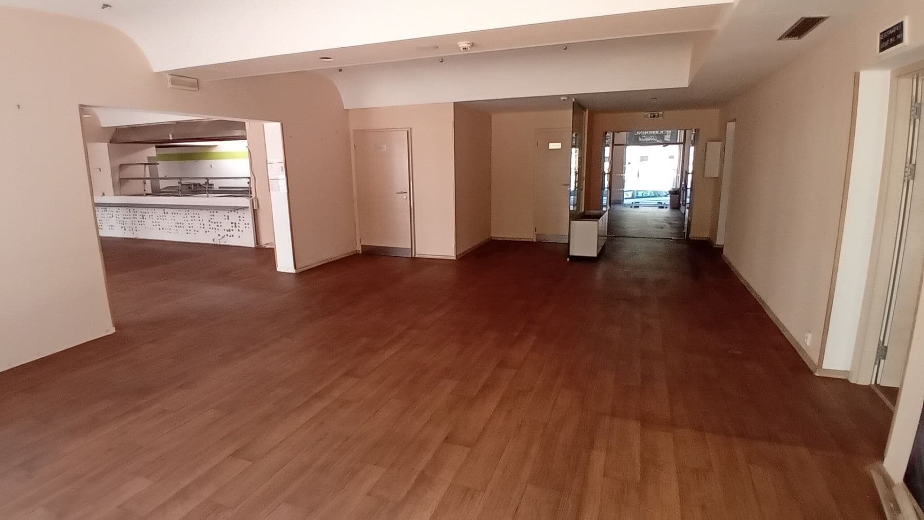 Prenájom nebytového priestoru 617 m², Roháčova, Praha, Praha Prenájom nebytového priestoru 617 m², Roháčova, Praha, Praha