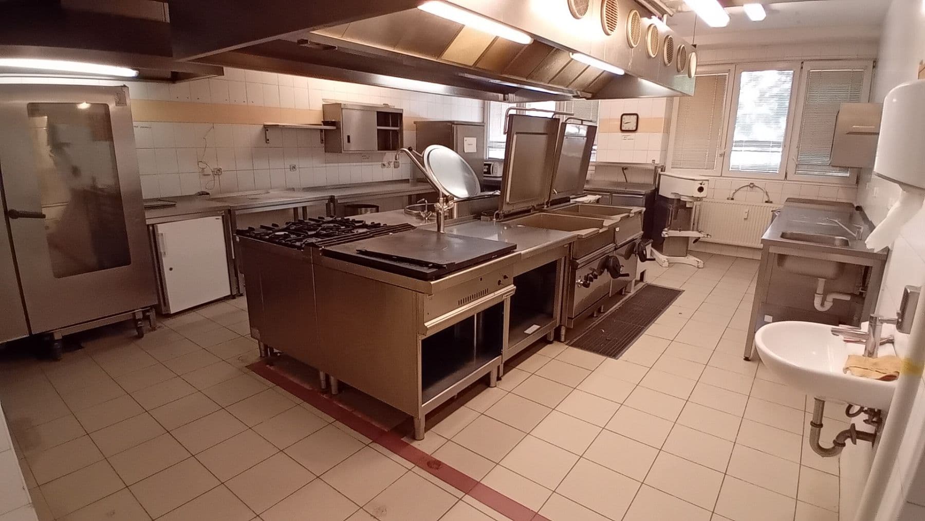 Prenájom nebytového priestoru 617 m², Roháčova, Praha, Praha Prenájom nebytového priestoru 617 m², Roháčova, Praha, Praha