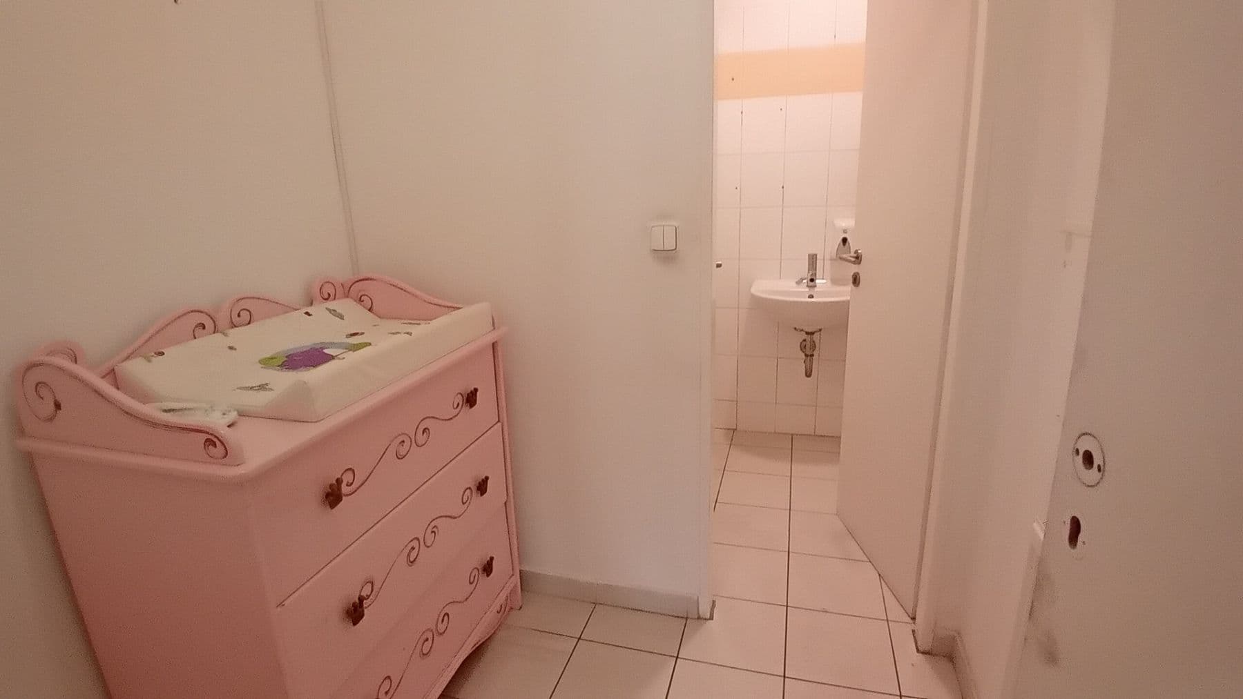 Prenájom nebytového priestoru 617 m², Roháčova, Praha, Praha Prenájom nebytového priestoru 617 m², Roháčova, Praha, Praha