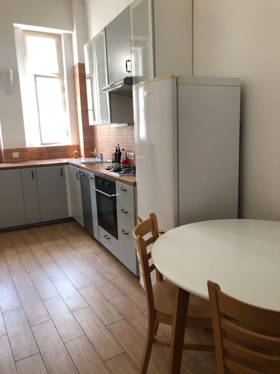 Prenájom bytu 2-izbový 80 m², Odborů, Praha, Praha Prenájom bytu 2-izbový 80 m², Odborů, Praha, Praha
