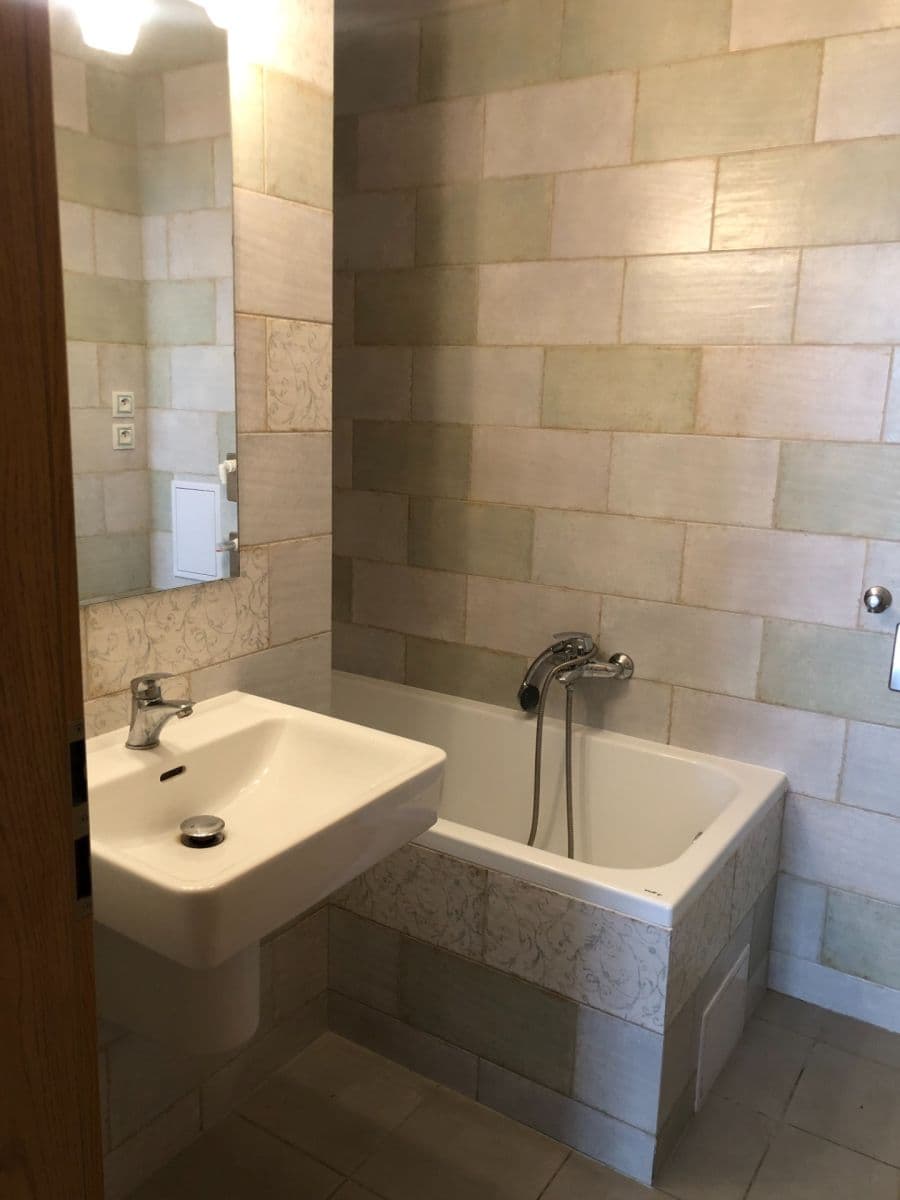 Prenájom bytu 2-izbový 80 m², Odborů, Praha, Praha Prenájom bytu 2-izbový 80 m², Odborů, Praha, Praha