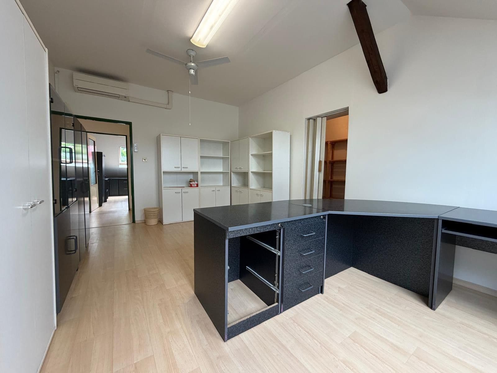 Prenájom kancelárie 133 m², Dubečská, Praha, Praha Prenájom kancelárie 133 m², Dubečská, Praha, Praha