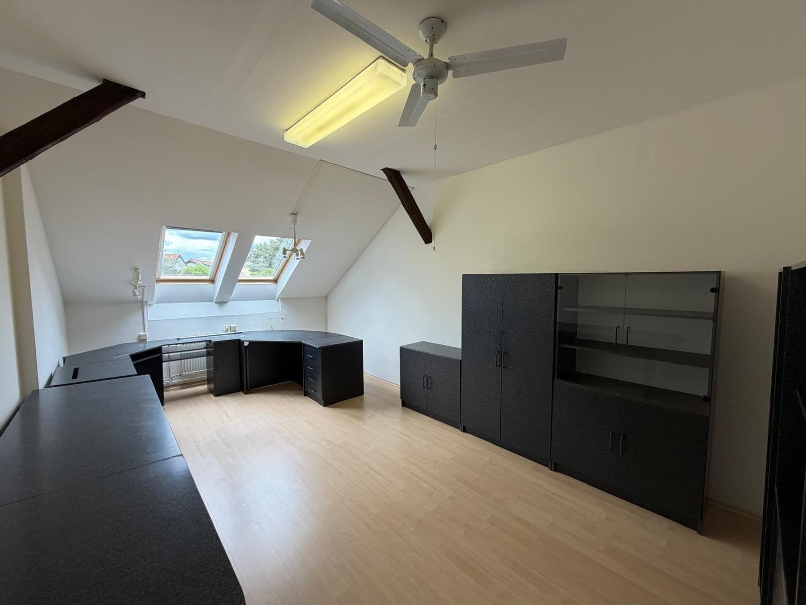 Prenájom kancelárie 133 m², Dubečská, Praha, Praha Prenájom kancelárie 133 m², Dubečská, Praha, Praha