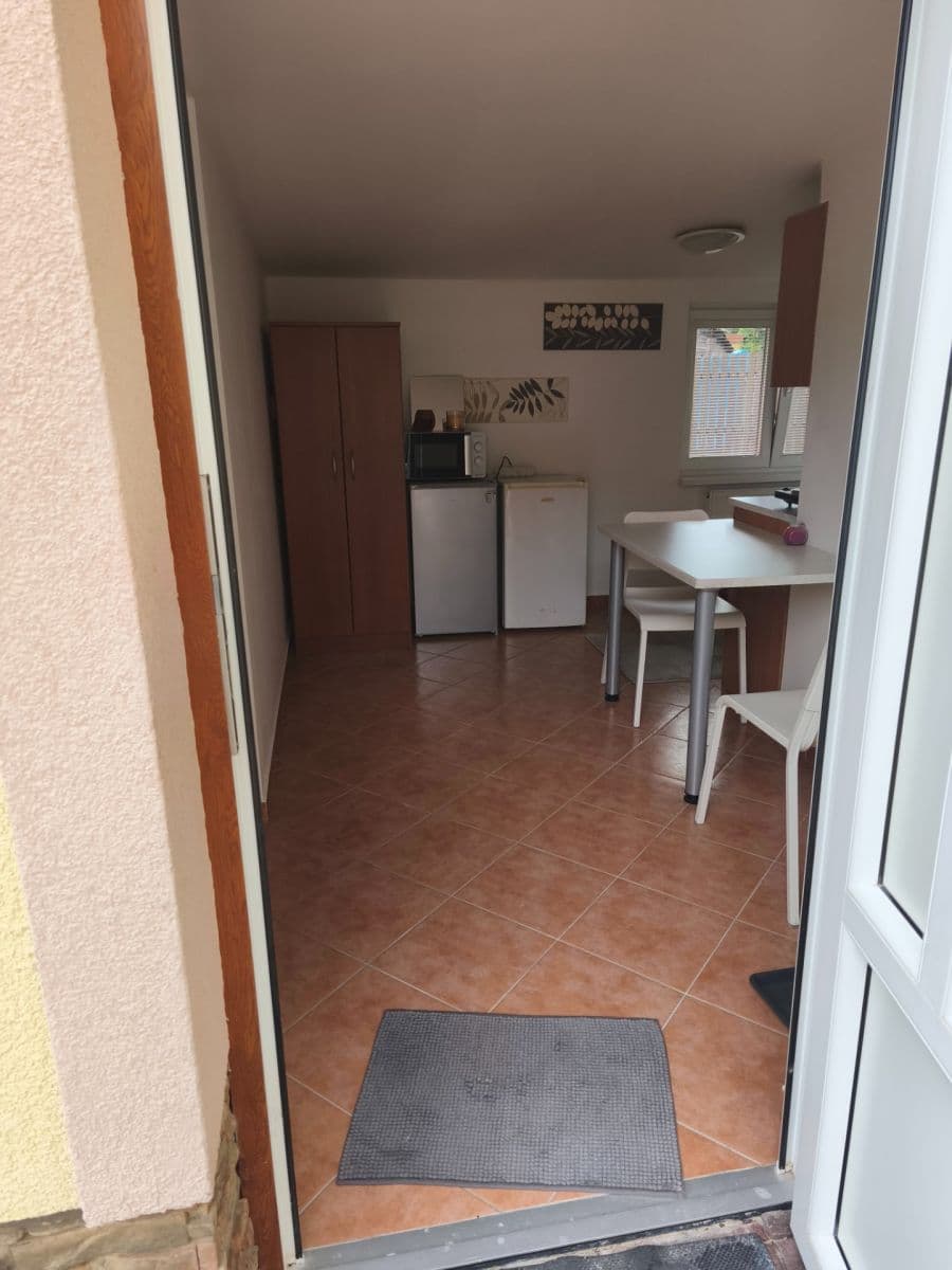 Prenájom bytu 2-izbový 35 m², Dělnická, Dolní Břežany, Středočeský kraj Prenájom bytu 2-izbový 35 m², Dělnická, Dolní Břežany, Středočeský kraj