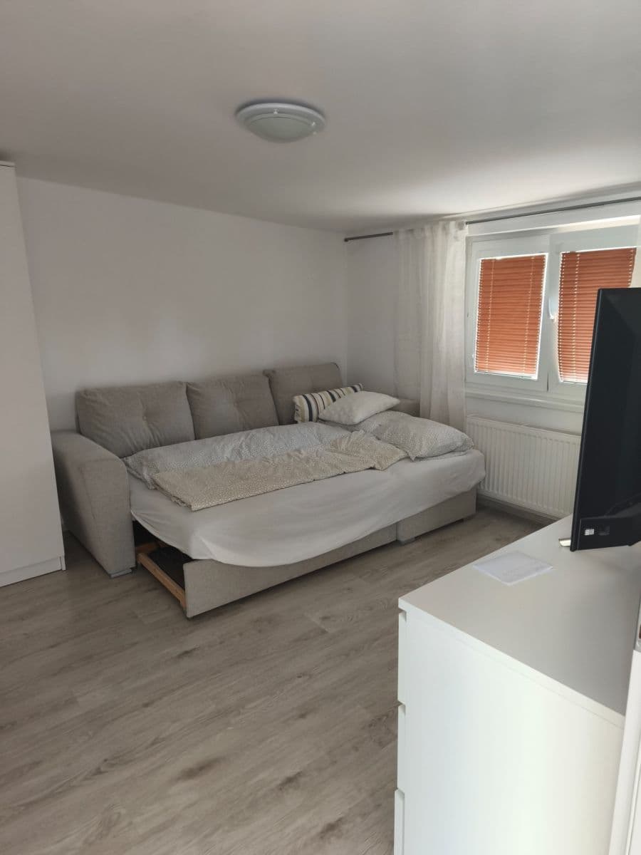 Prenájom bytu 2-izbový 35 m², Dělnická, Dolní Břežany, Středočeský kraj Prenájom bytu 2-izbový 35 m², Dělnická, Dolní Břežany, Středočeský kraj