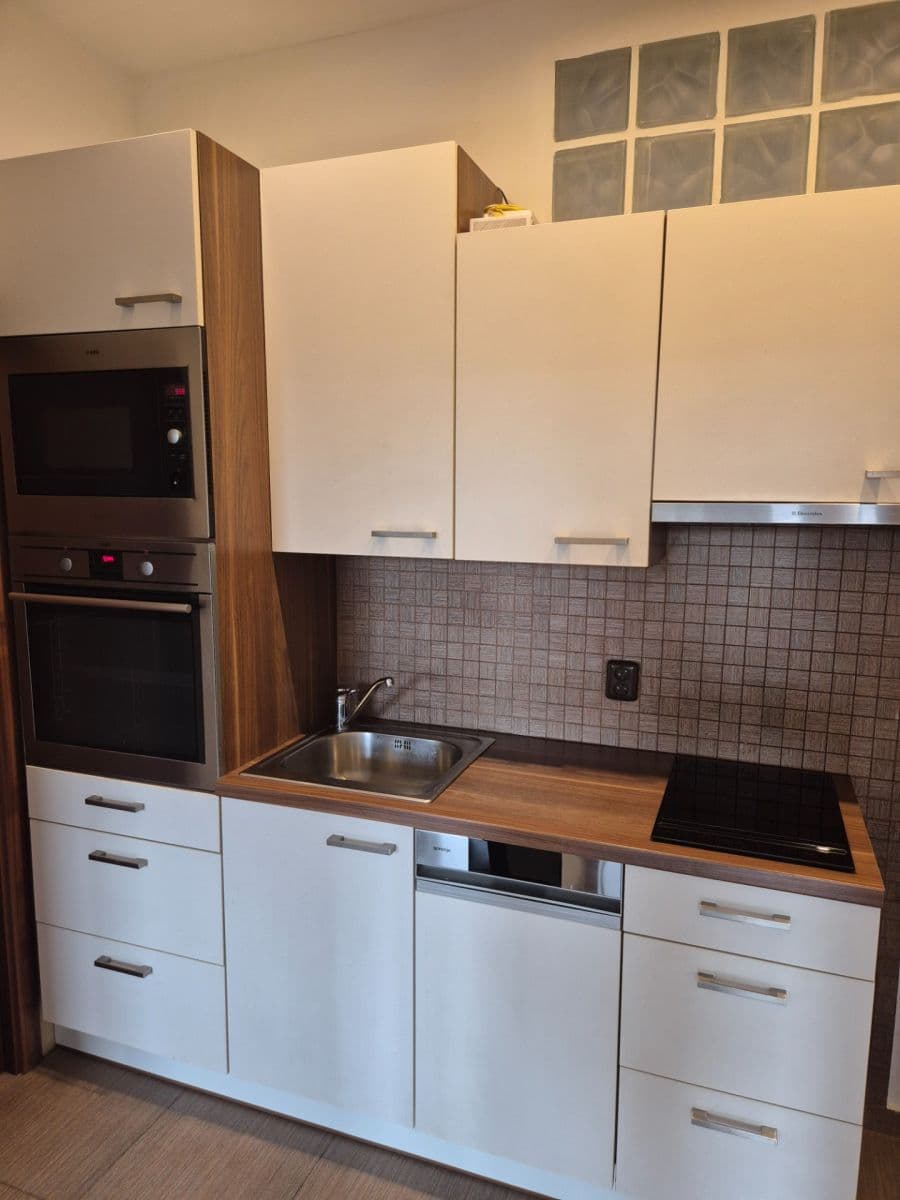 Predaj bytu 2-izbový 45 m², Ruská, Praha, Praha Predaj bytu 2-izbový 45 m², Ruská, Praha, Praha