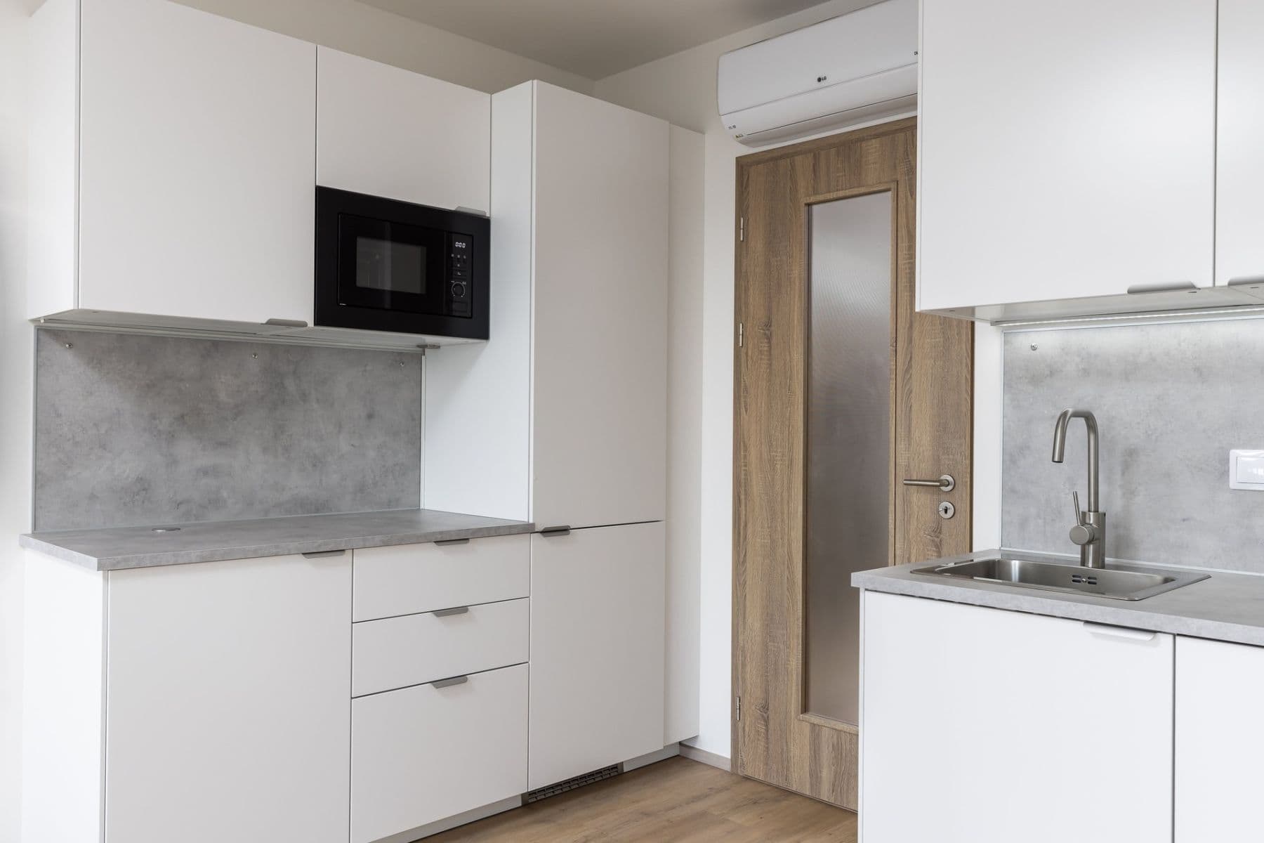 Prenájom bytu 1-izbový 33 m², Výstavní, Praha, Praha Prenájom bytu 1-izbový 33 m², Výstavní, Praha, Praha