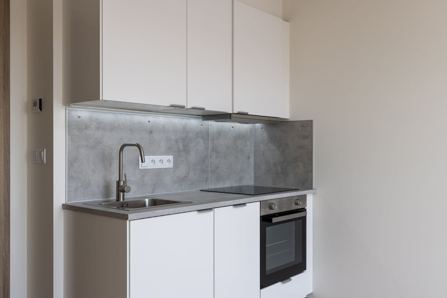 Prenájom bytu 1-izbový 33 m², Výstavní, Praha, Praha Prenájom bytu 1-izbový 33 m², Výstavní, Praha, Praha