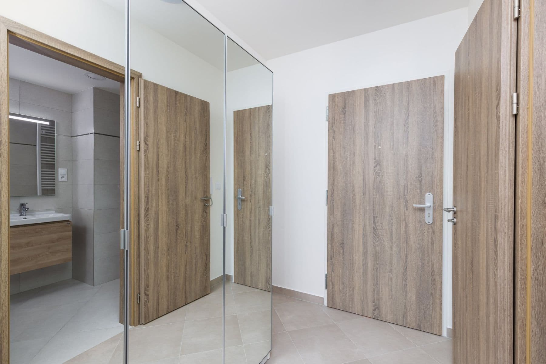 Prenájom bytu 1-izbový 33 m², Výstavní, Praha, Praha Prenájom bytu 1-izbový 33 m², Výstavní, Praha, Praha