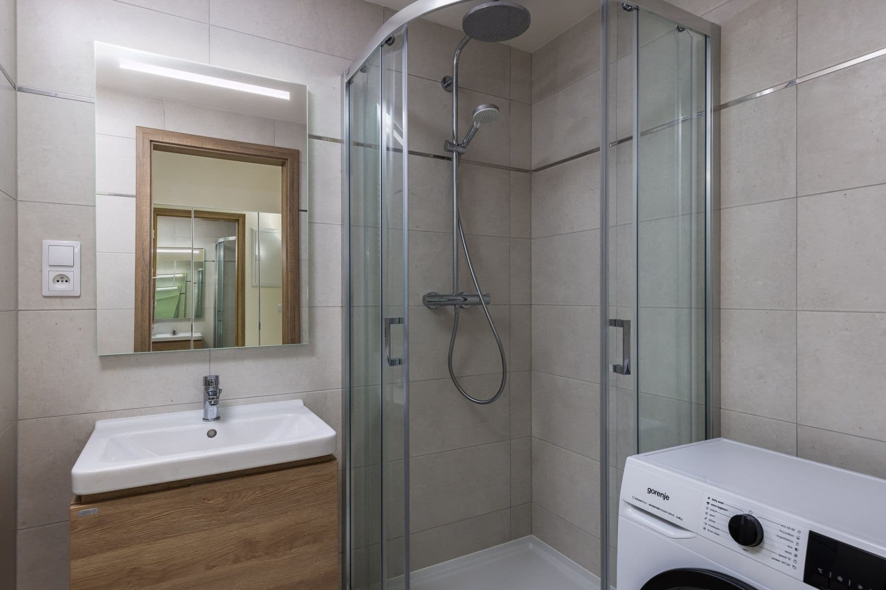 Prenájom bytu 1-izbový 33 m², Výstavní, Praha, Praha Prenájom bytu 1-izbový 33 m², Výstavní, Praha, Praha
