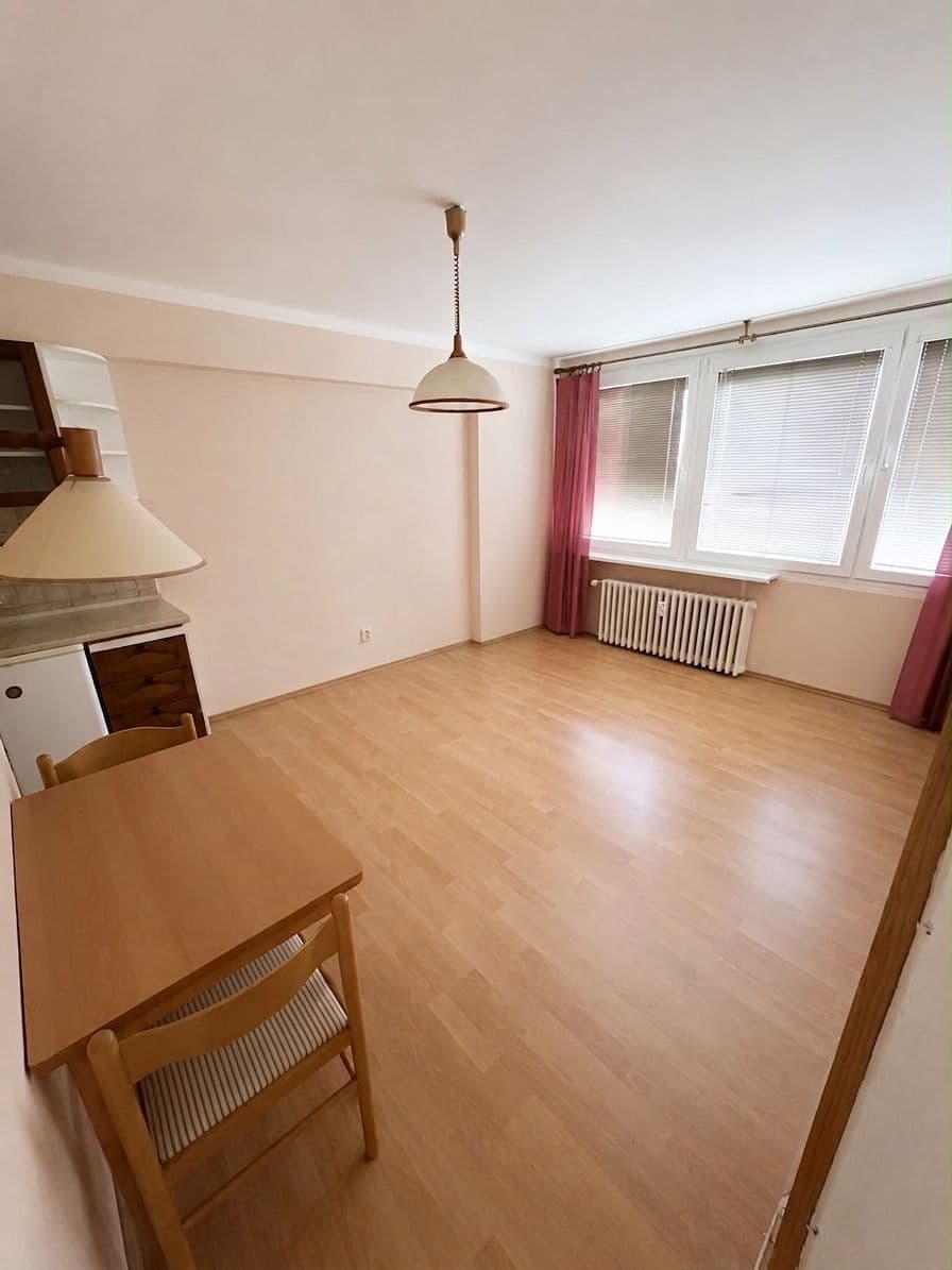 Predaj bytu 3-izbový 50 m², Evropská, Praha, Praha Predaj bytu 3-izbový 50 m², Evropská, Praha, Praha