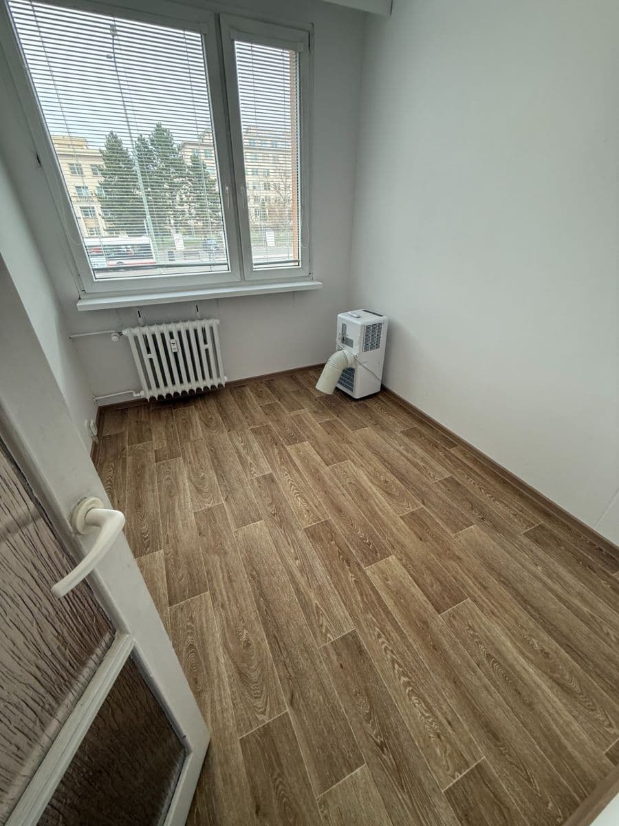 Prenájom bytu 3-izbový 57 m², Novodvorská, Praha, Praha Prenájom bytu 3-izbový 57 m², Novodvorská, Praha, Praha