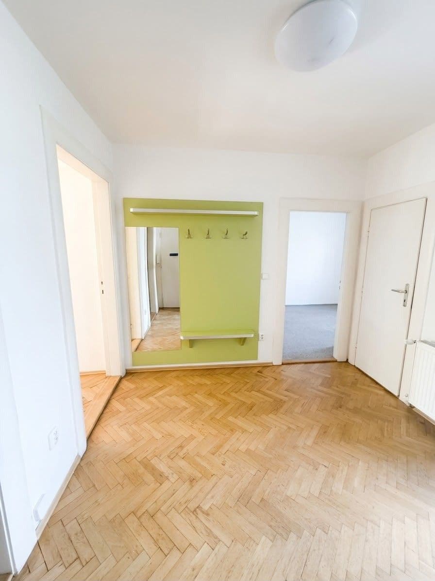Prenájom bytu 3-izbový 107 m², Vlhká, Brno, Jihomoravský kraj Prenájom bytu 3-izbový 107 m², Vlhká, Brno, Jihomoravský kraj