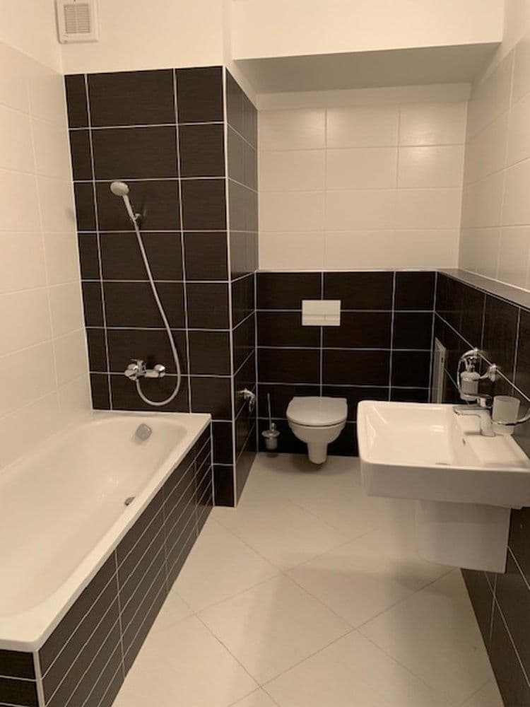 Prenájom bytu 1-izbový 32 m², Zakšínská, Praha, Praha Prenájom bytu 1-izbový 32 m², Zakšínská, Praha, Praha