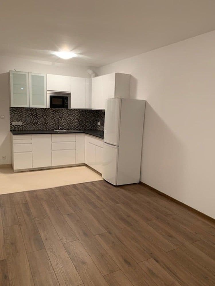 Prenájom bytu 1-izbový 32 m², Zakšínská, Praha, Praha Prenájom bytu 1-izbový 32 m², Zakšínská, Praha, Praha