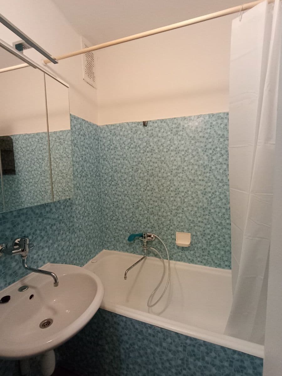 Prenájom bytu 1-izbový 35 m², Foerstrova, Olomouc, Olomoucký kraj Prenájom bytu 1-izbový 35 m², Foerstrova, Olomouc, Olomoucký kraj
