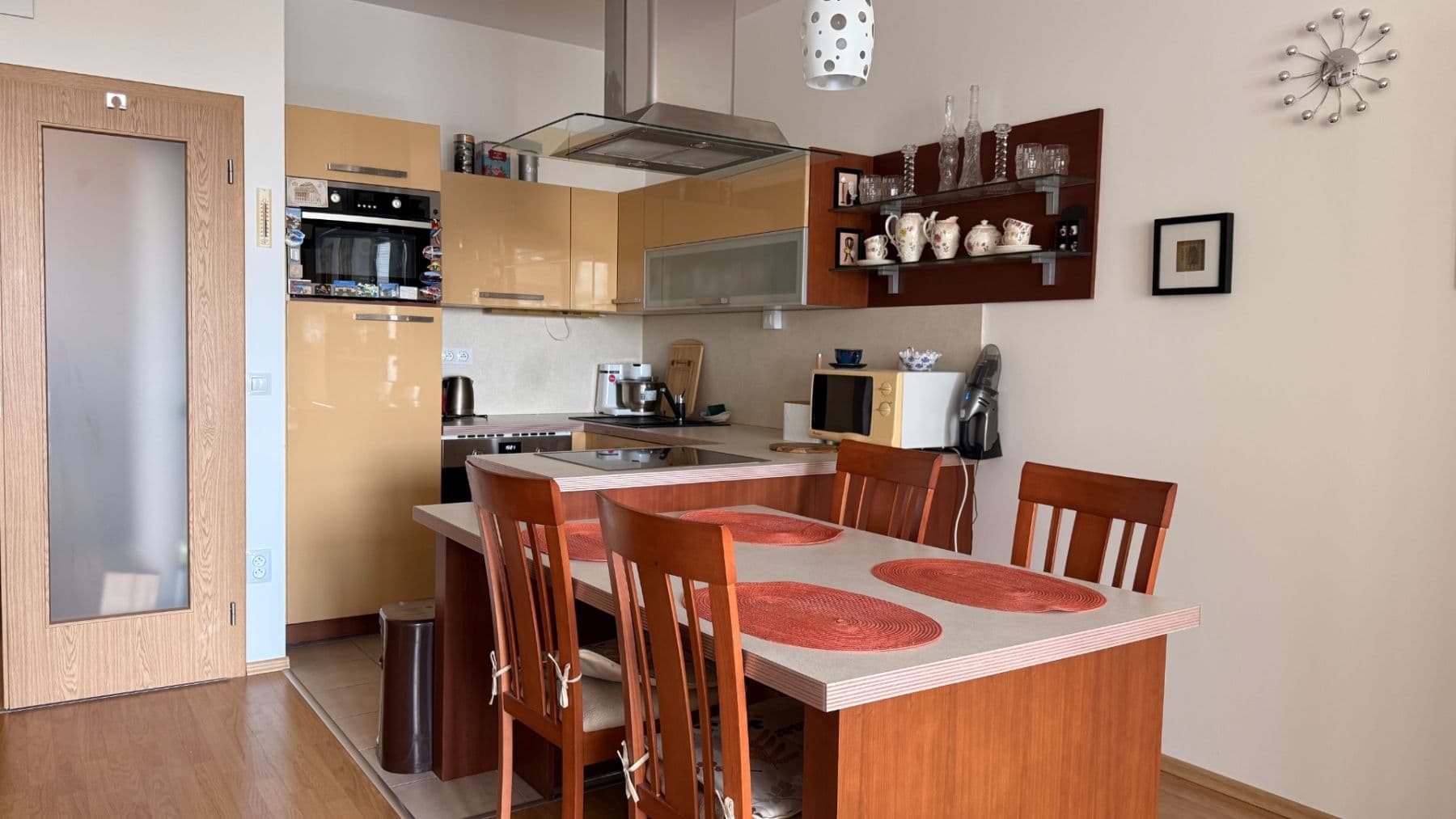 Prenájom bytu 2-izbový 65 m², K Červenému vrchu, Praha, Praha Prenájom bytu 2-izbový 65 m², K Červenému vrchu, Praha, Praha