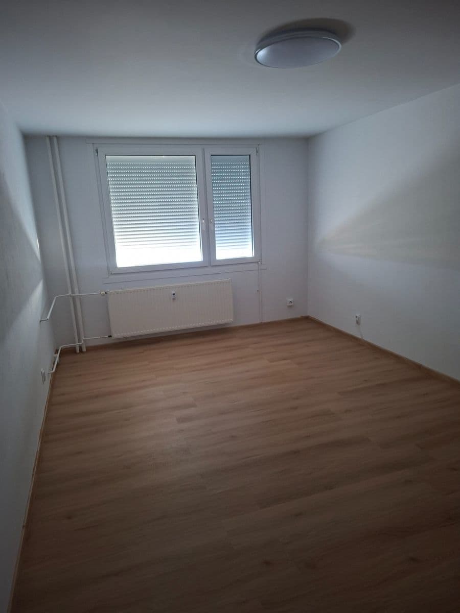 Prenájom bytu 4-izbový 76 m², Jesenická, Plzeň, Plzeňský kraj Prenájom bytu 4-izbový 76 m², Jesenická, Plzeň, Plzeňský kraj