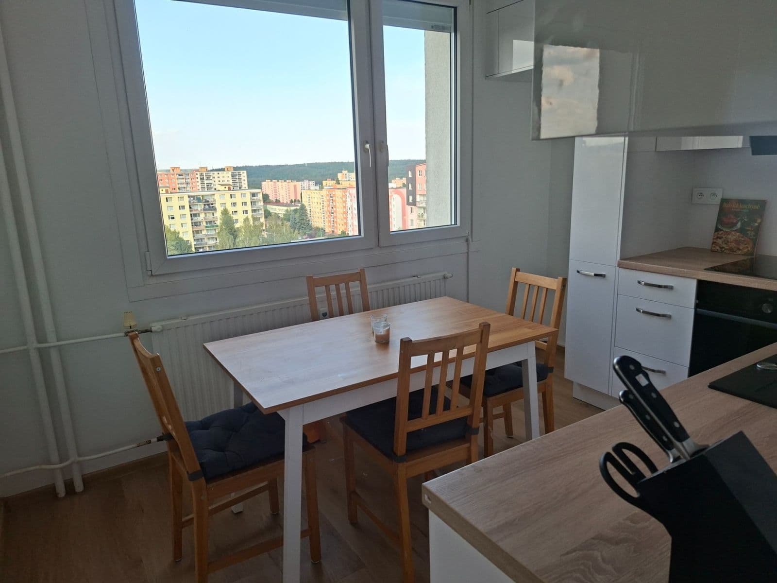 Prenájom bytu 4-izbový 76 m², Jesenická, Plzeň, Plzeňský kraj Prenájom bytu 4-izbový 76 m², Jesenická, Plzeň, Plzeňský kraj