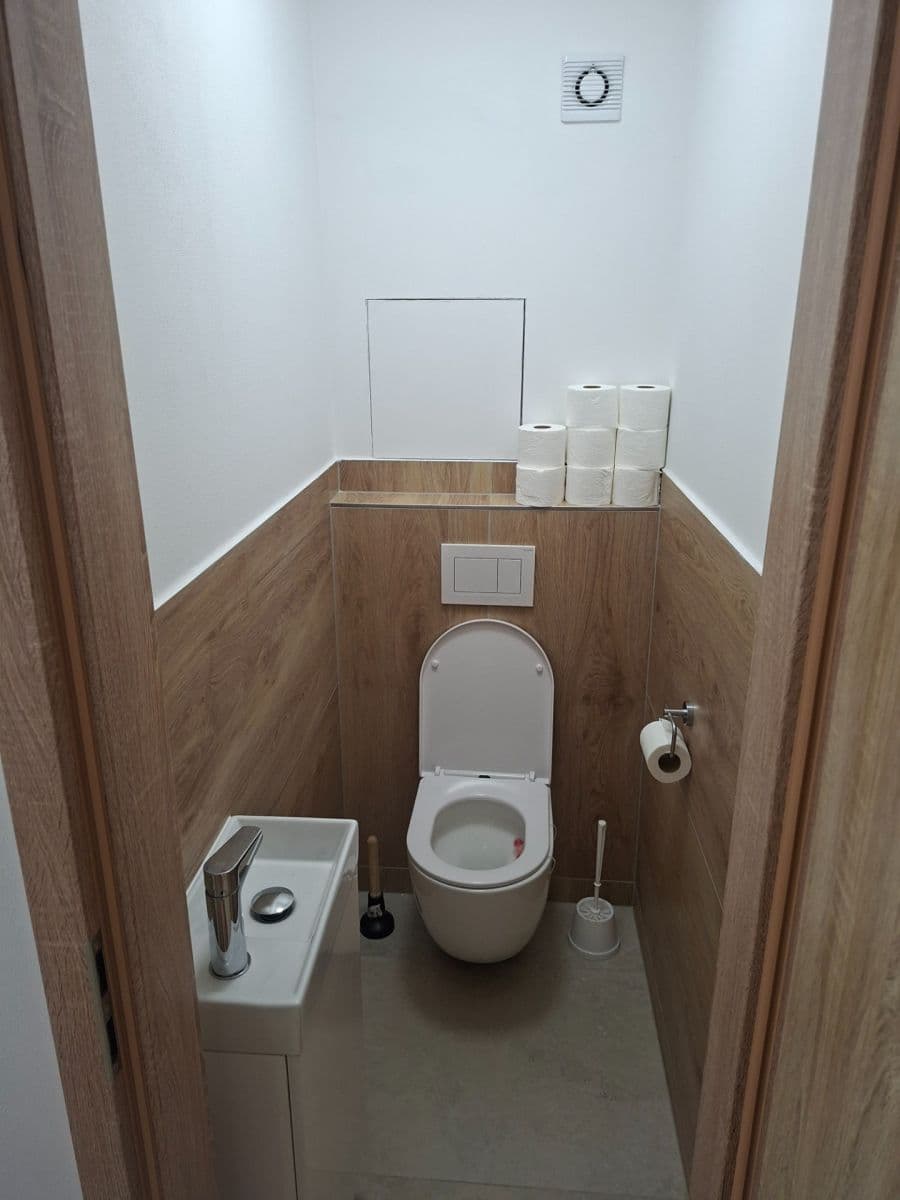 Prenájom bytu 4-izbový 76 m², Jesenická, Plzeň, Plzeňský kraj Prenájom bytu 4-izbový 76 m², Jesenická, Plzeň, Plzeňský kraj