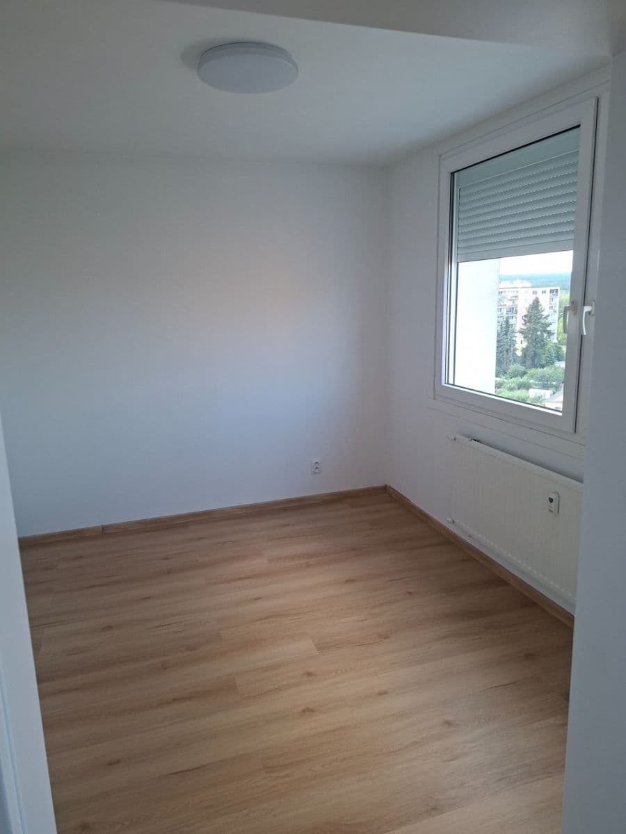 Prenájom bytu 4-izbový 76 m², Jesenická, Plzeň, Plzeňský kraj Prenájom bytu 4-izbový 76 m², Jesenická, Plzeň, Plzeňský kraj