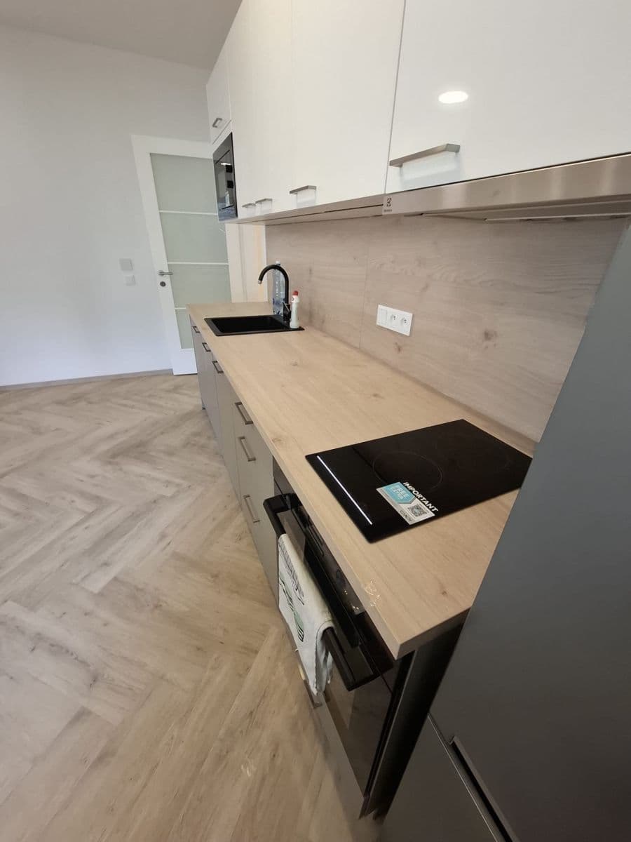 Prenájom bytu 2-izbový 41 m², Plzeňská, Praha, Praha Prenájom bytu 2-izbový 41 m², Plzeňská, Praha, Praha